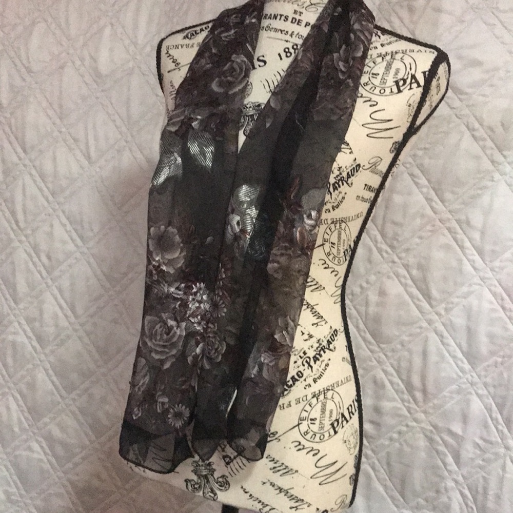 Liz Claiborne Scarf - beautiful Black with Roses